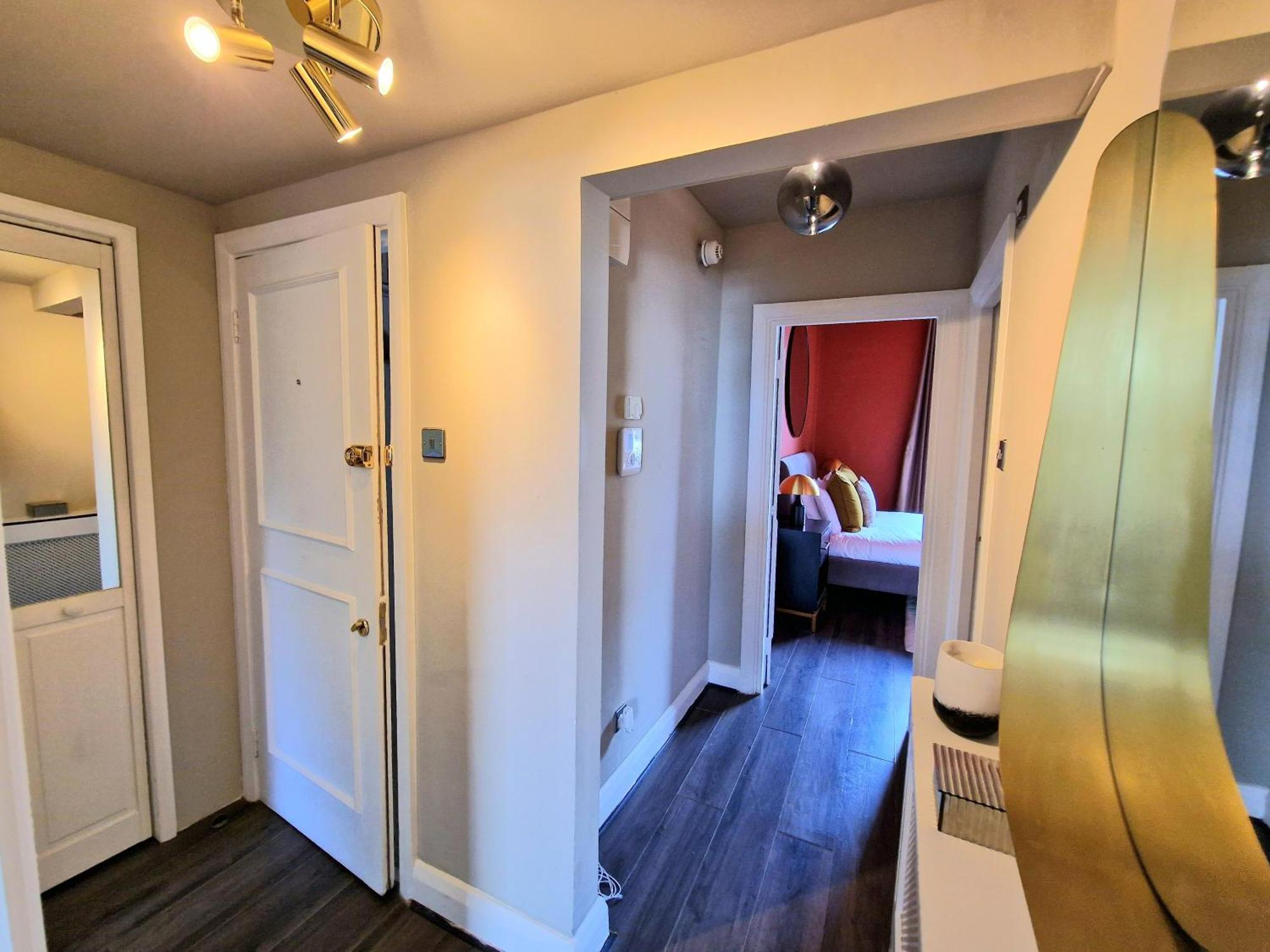 Stylish & Cosy Hyde Park By Tube Metro Stations With Elevator - Lift Apartment London