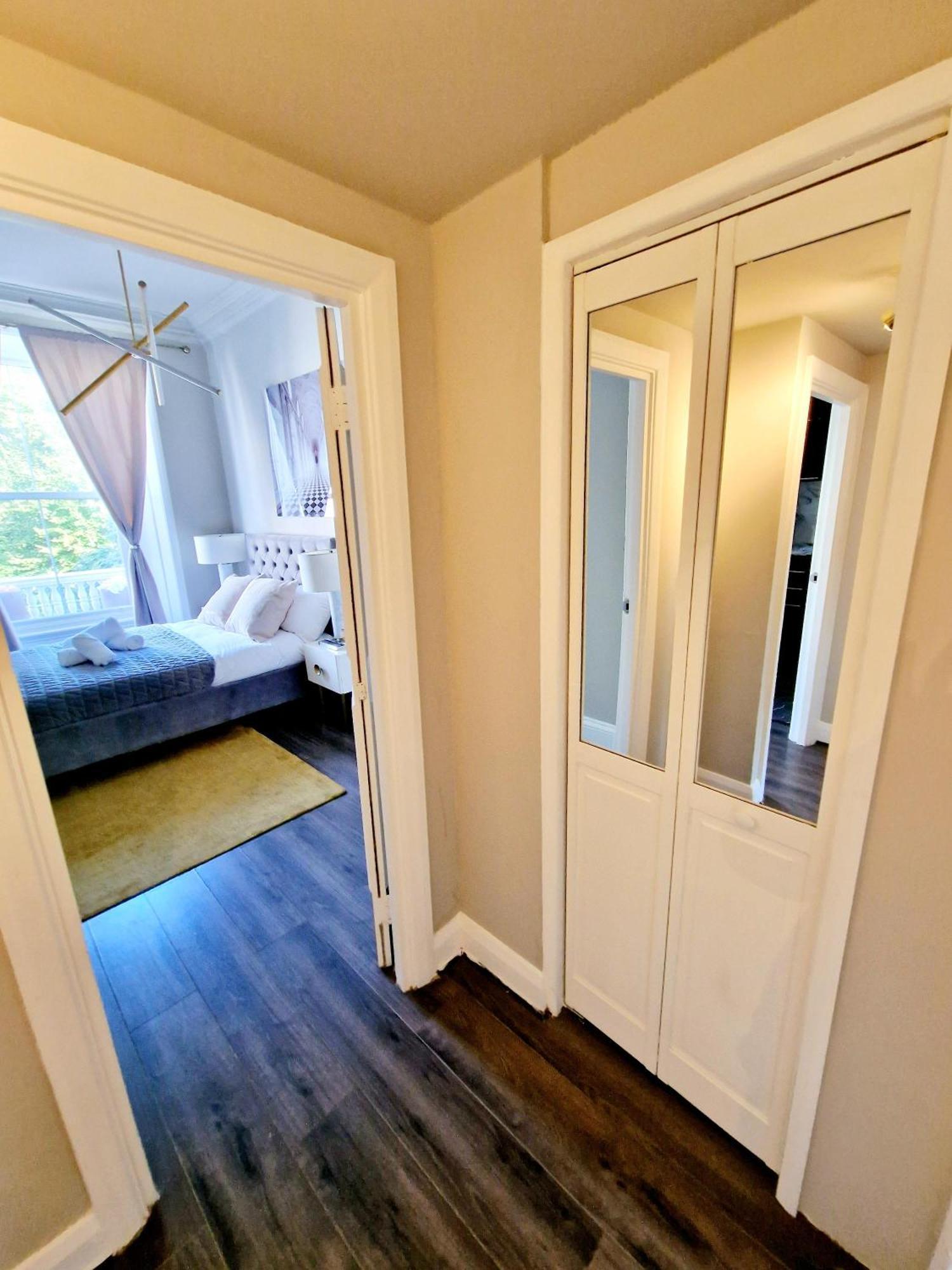 Stylish & Cosy Hyde Park By Tube Metro Stations With Elevator - Lift Apartment London